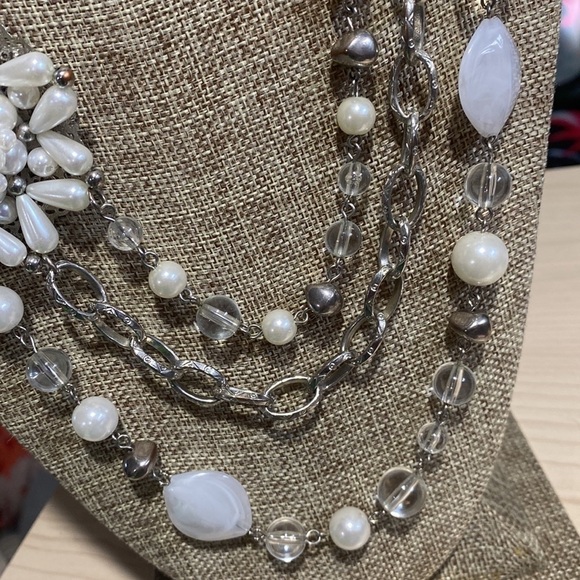 Floral beaded necklace plastic beads layered adjustable - Picture 3 of 4